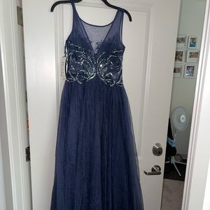 Beautiful formal dress, NWT, navy blue